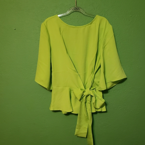 J.O.A. Open Back Top Peplum Tie Front Flared Sleeves Women Medium Bright Green. - Picture 3 of 7